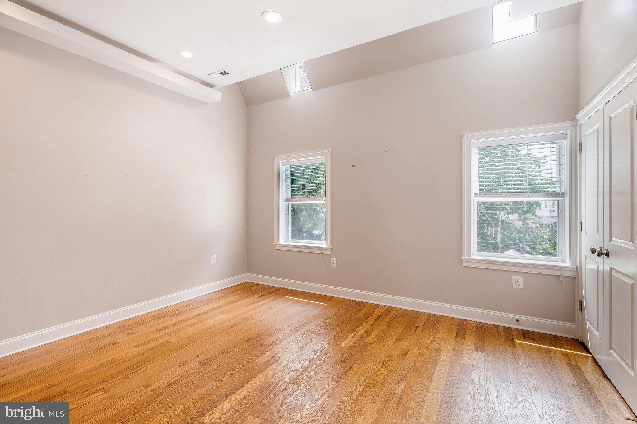 221 Longfellow St NW