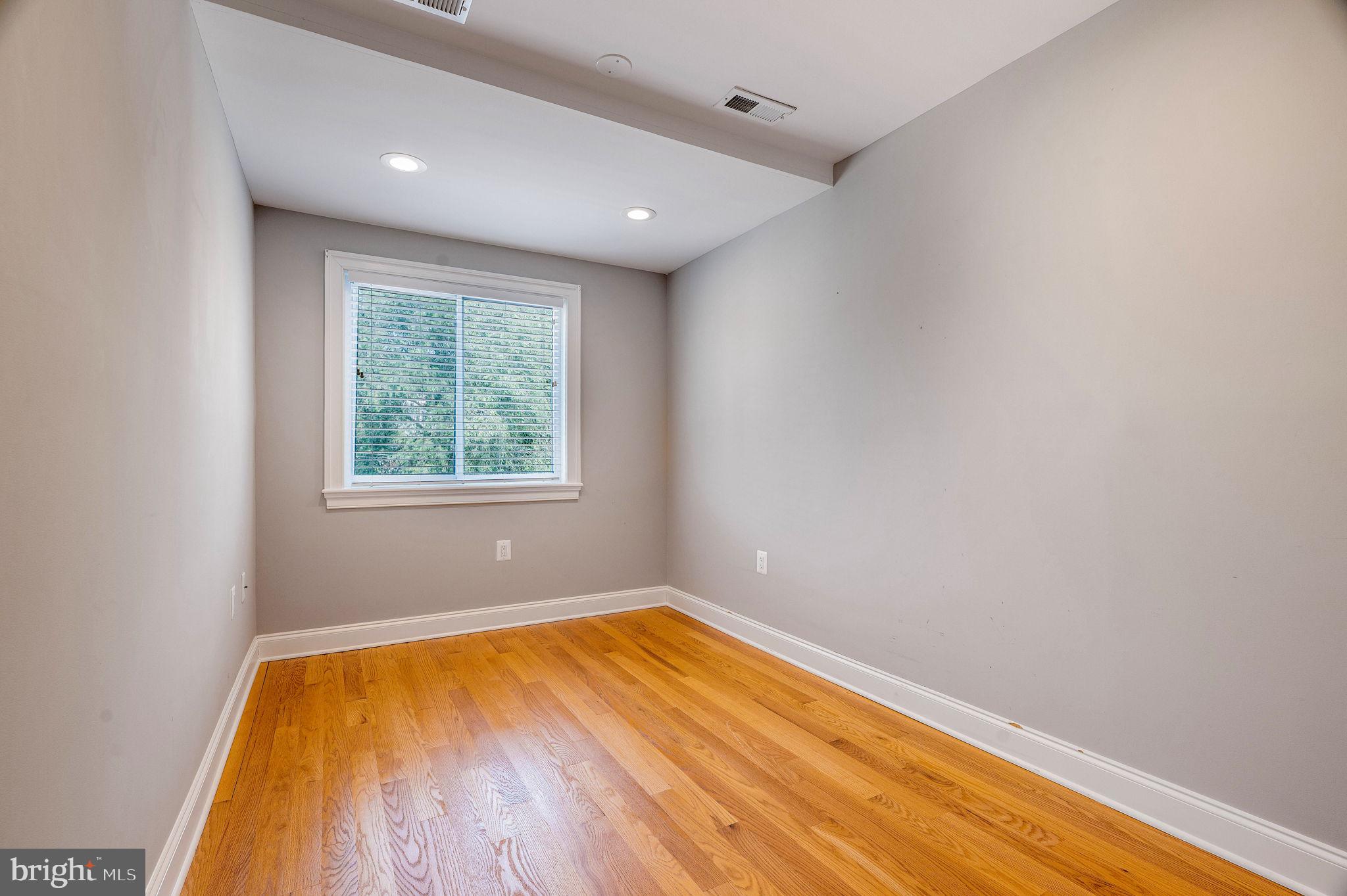 221 Longfellow St NW