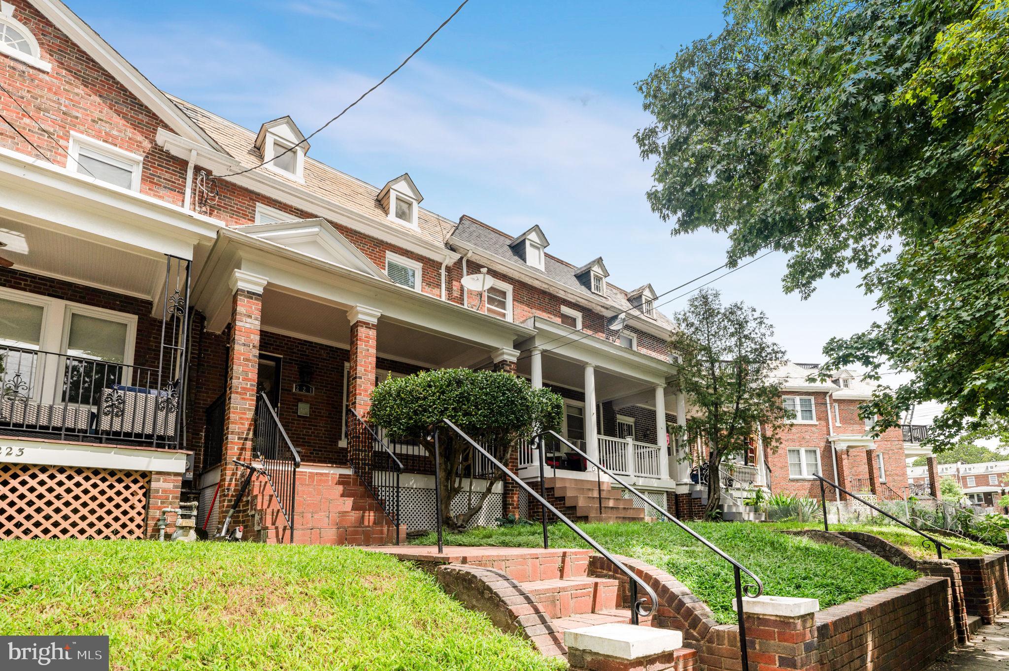 221 Longfellow St NW