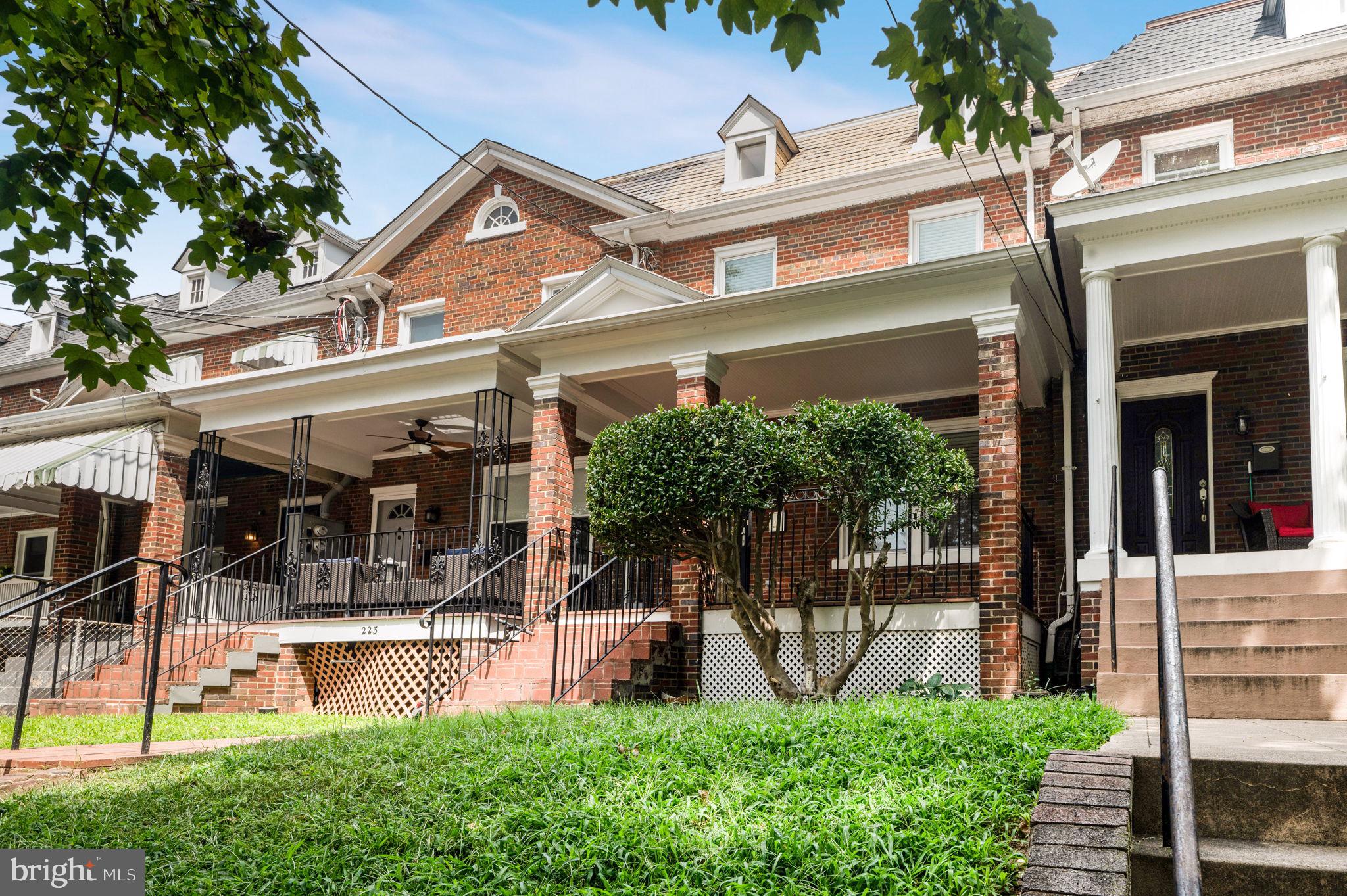 221 Longfellow St NW