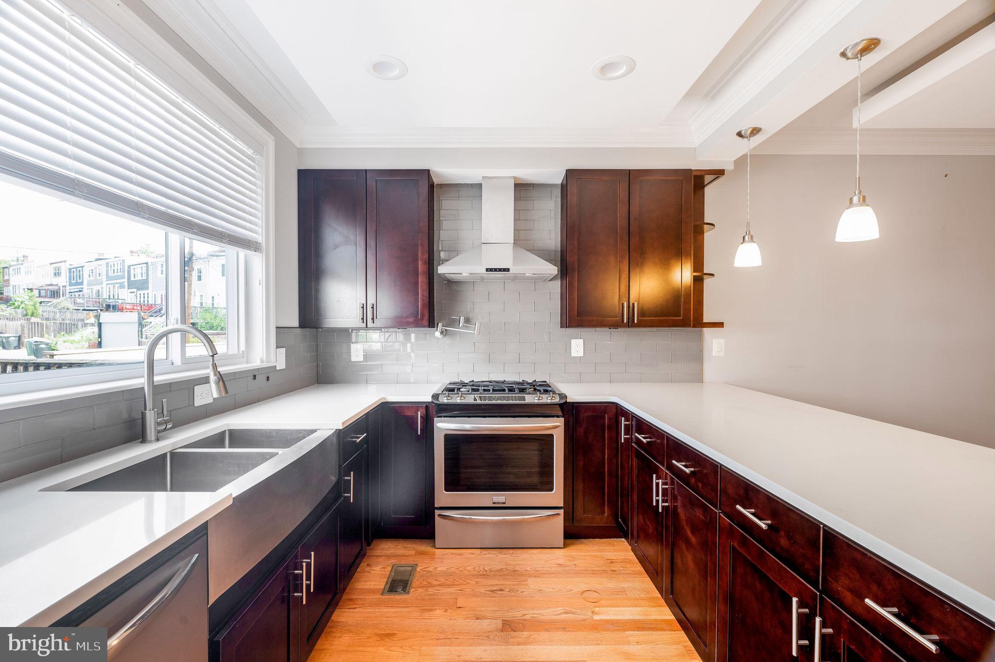 221 Longfellow St NW