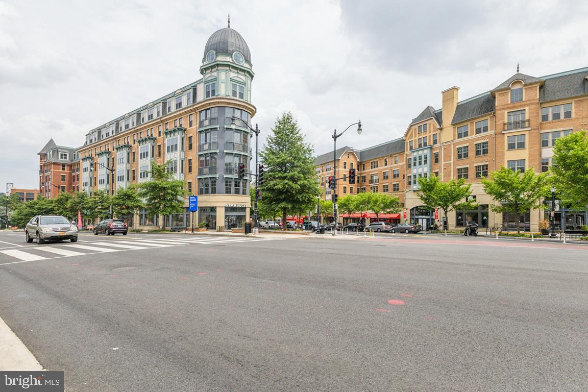 3047 Hawthorne Dr NE #3047