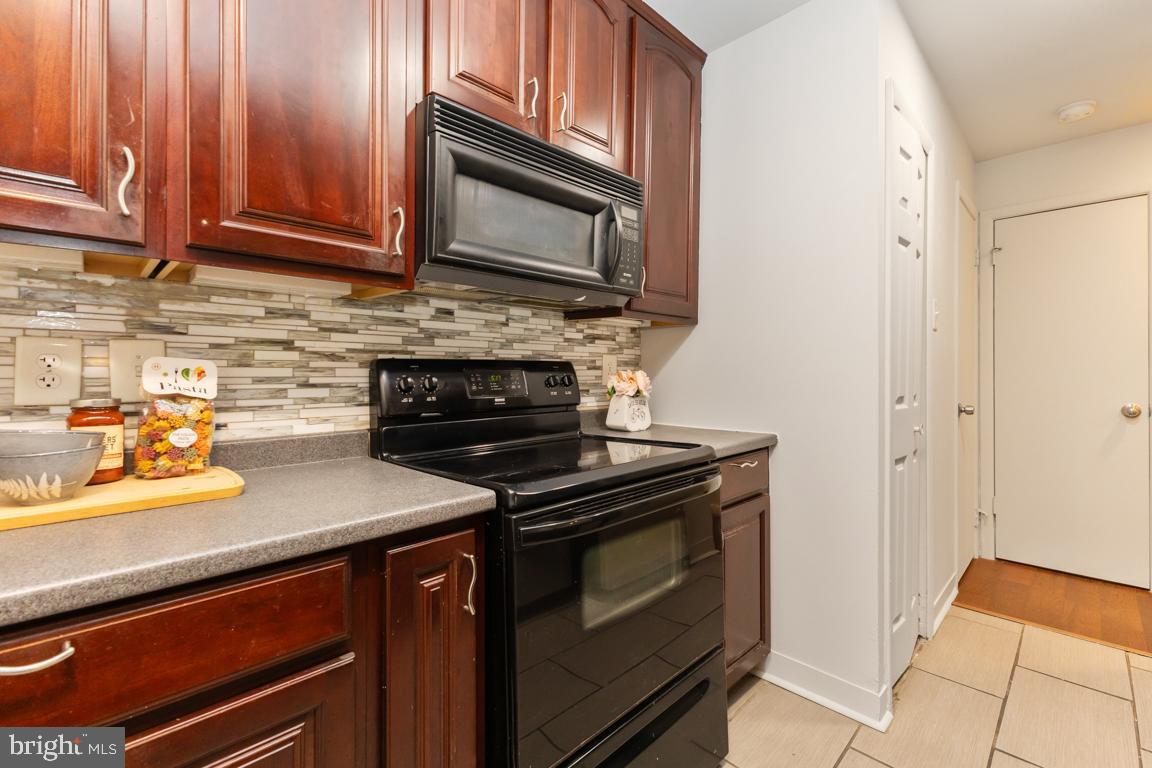 3047 Hawthorne Dr NE #3047