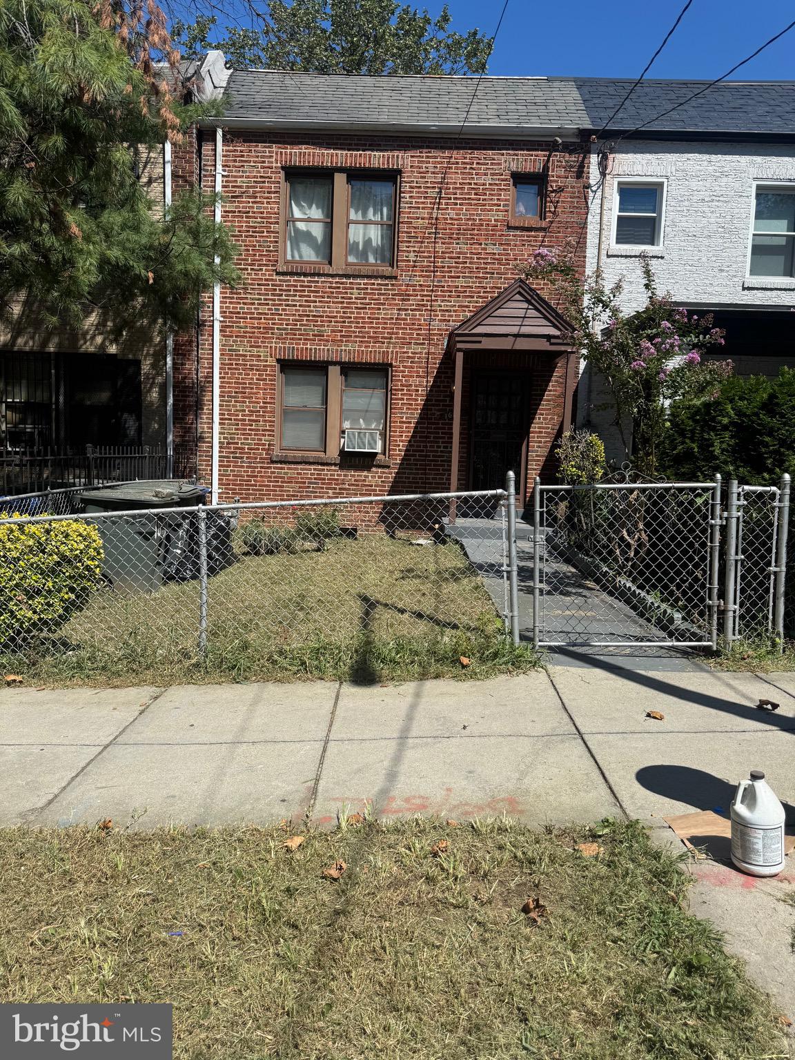 1638 V STREET SE