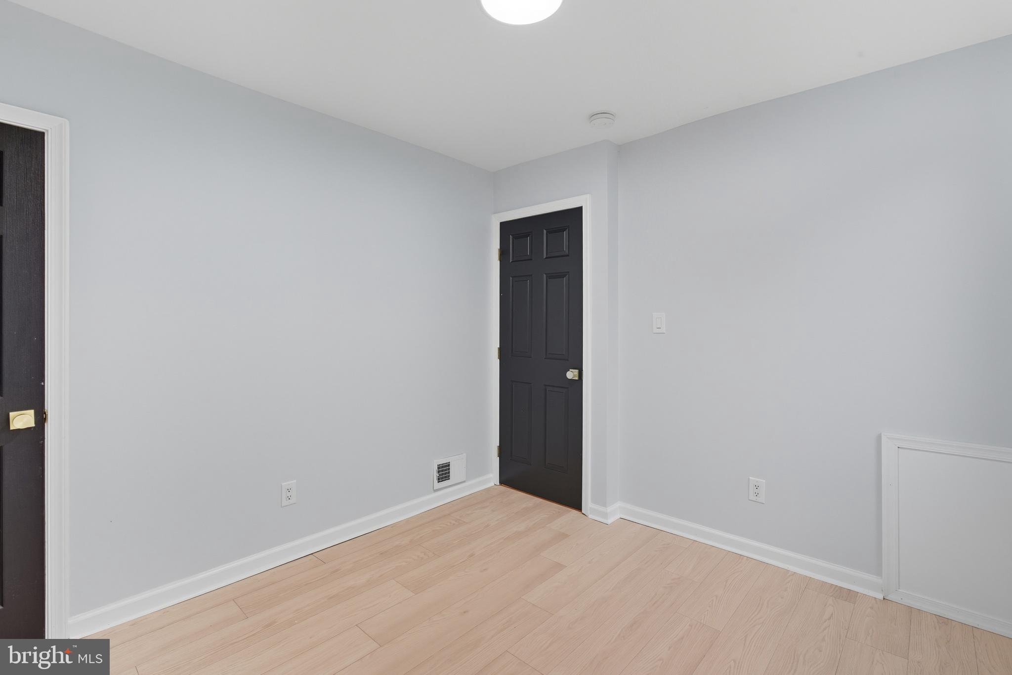 5813 3RD STREET NE