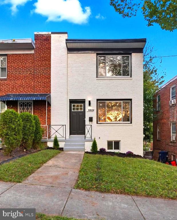 5813 3RD STREET NE