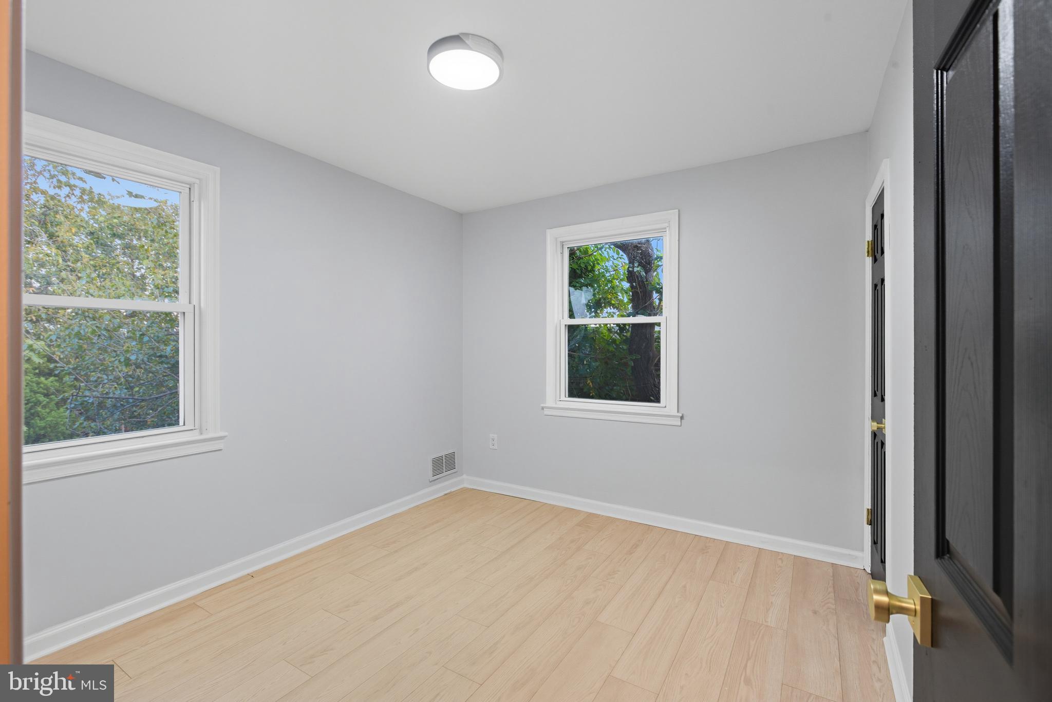5813 3RD STREET NE
