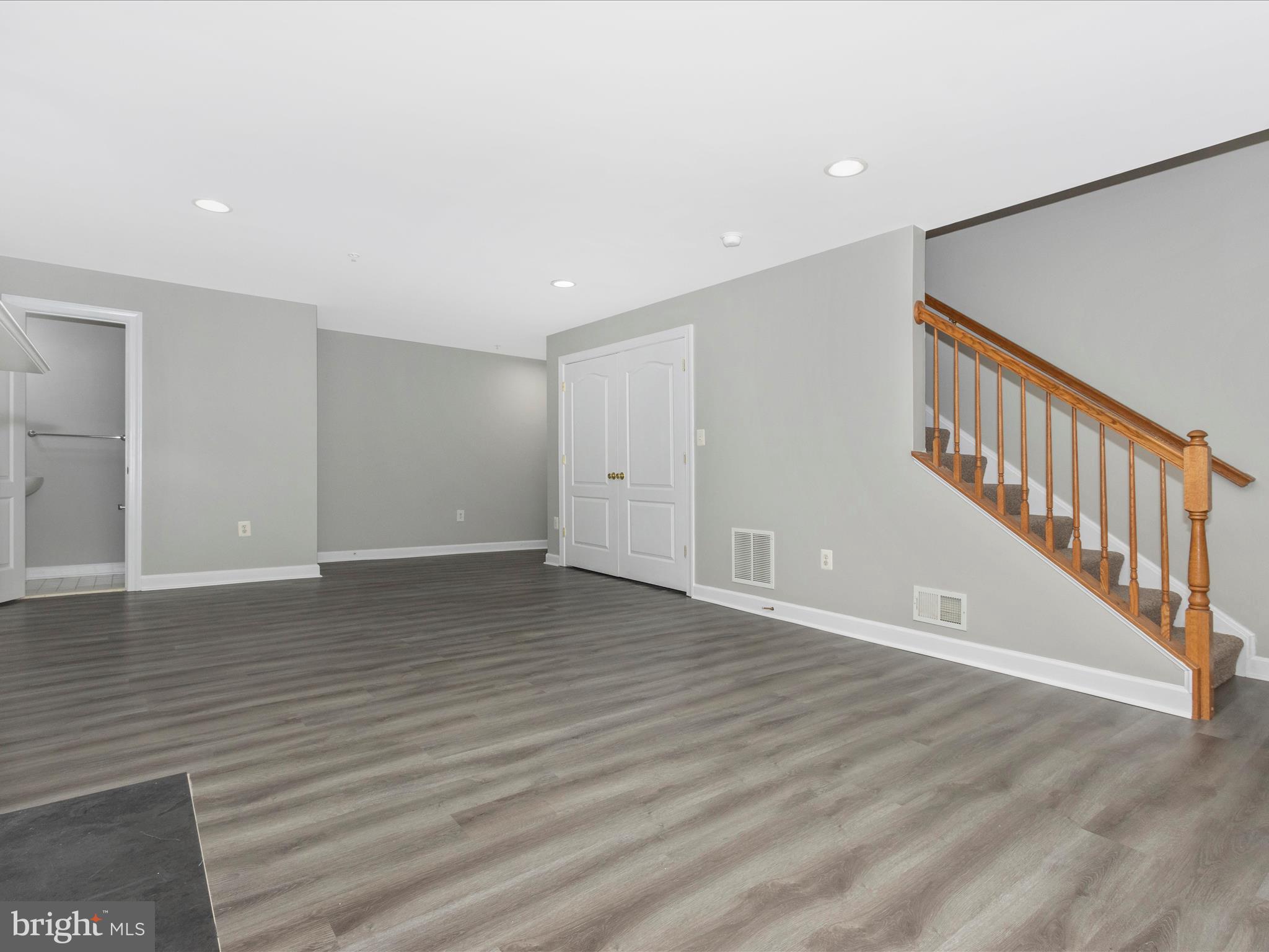 3526 Carriage Walk Ln #37-D