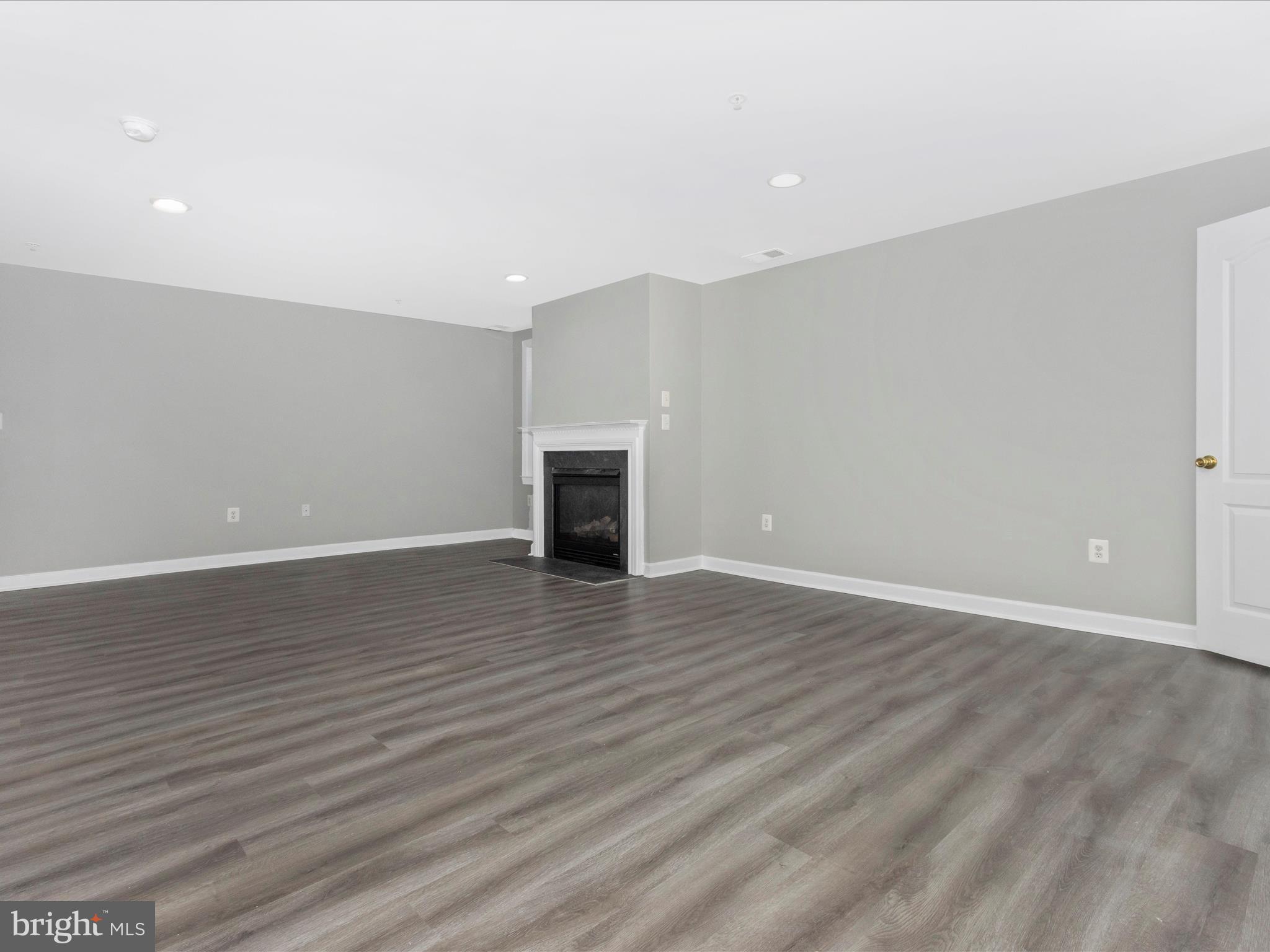 3526 Carriage Walk Ln #37-D