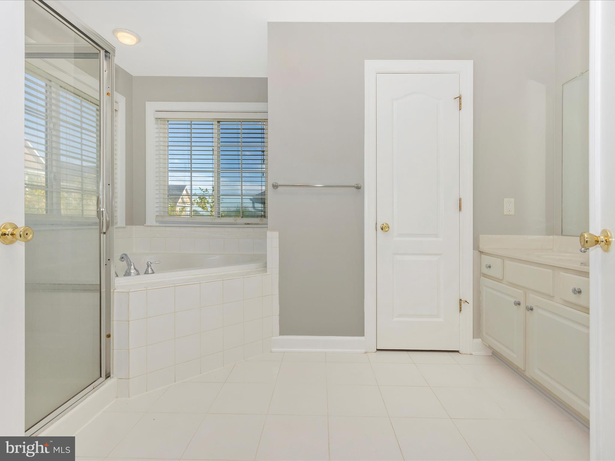 3526 Carriage Walk Ln #37-D