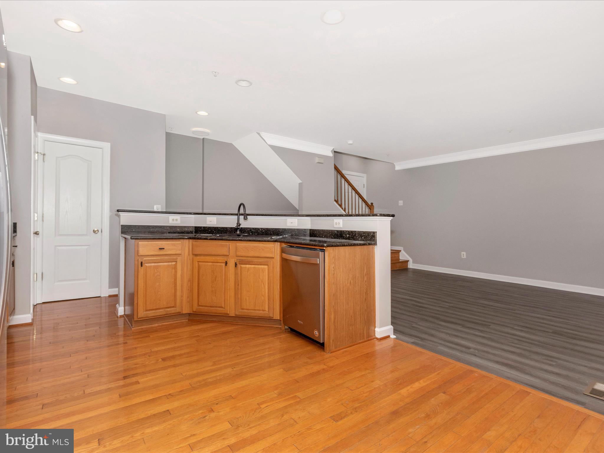 3526 Carriage Walk Ln #37-D