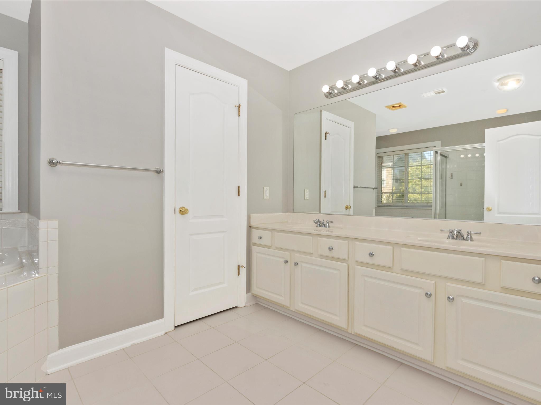 3526 Carriage Walk Ln #37-D