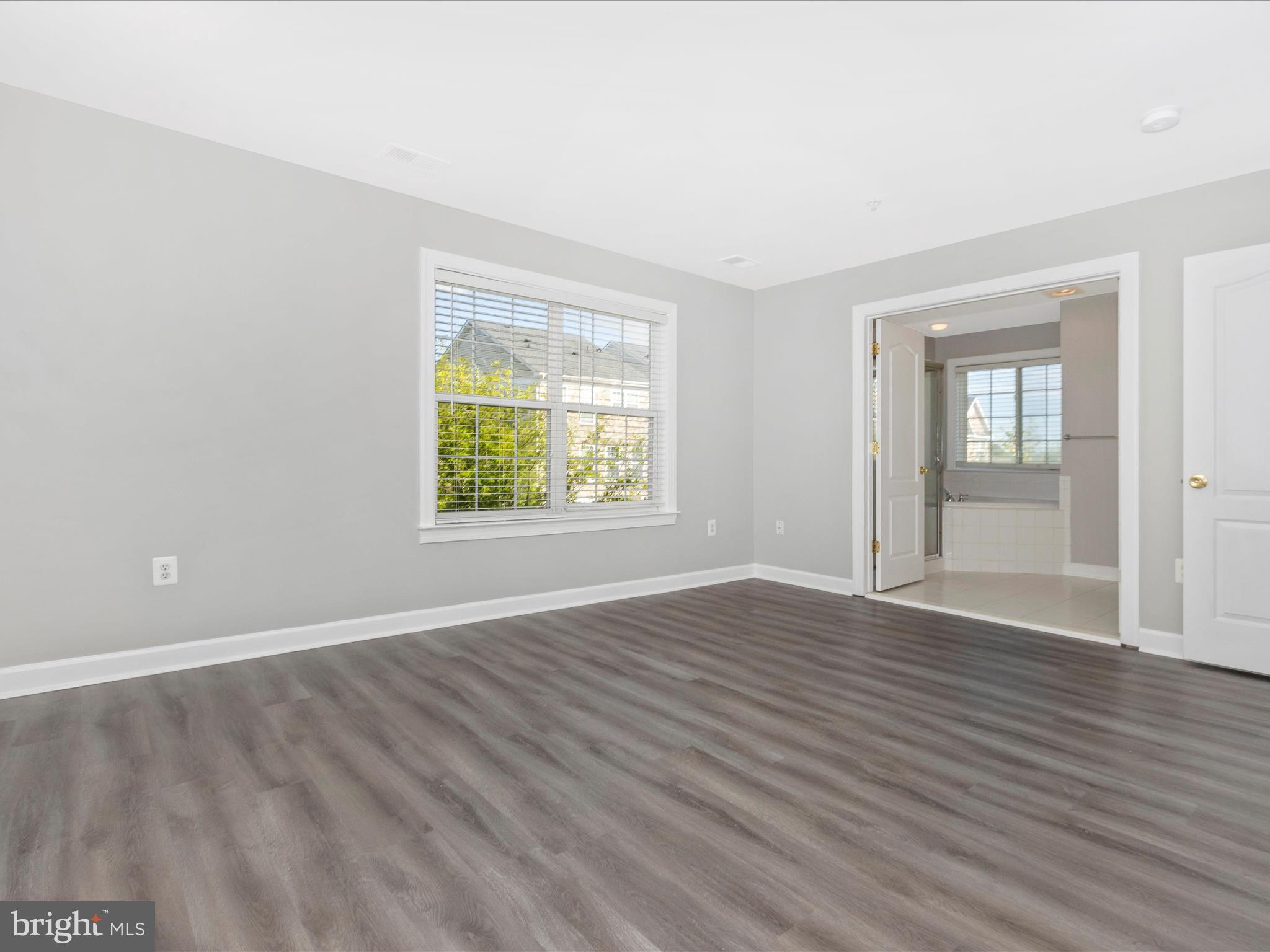 3526 Carriage Walk Ln #37-D