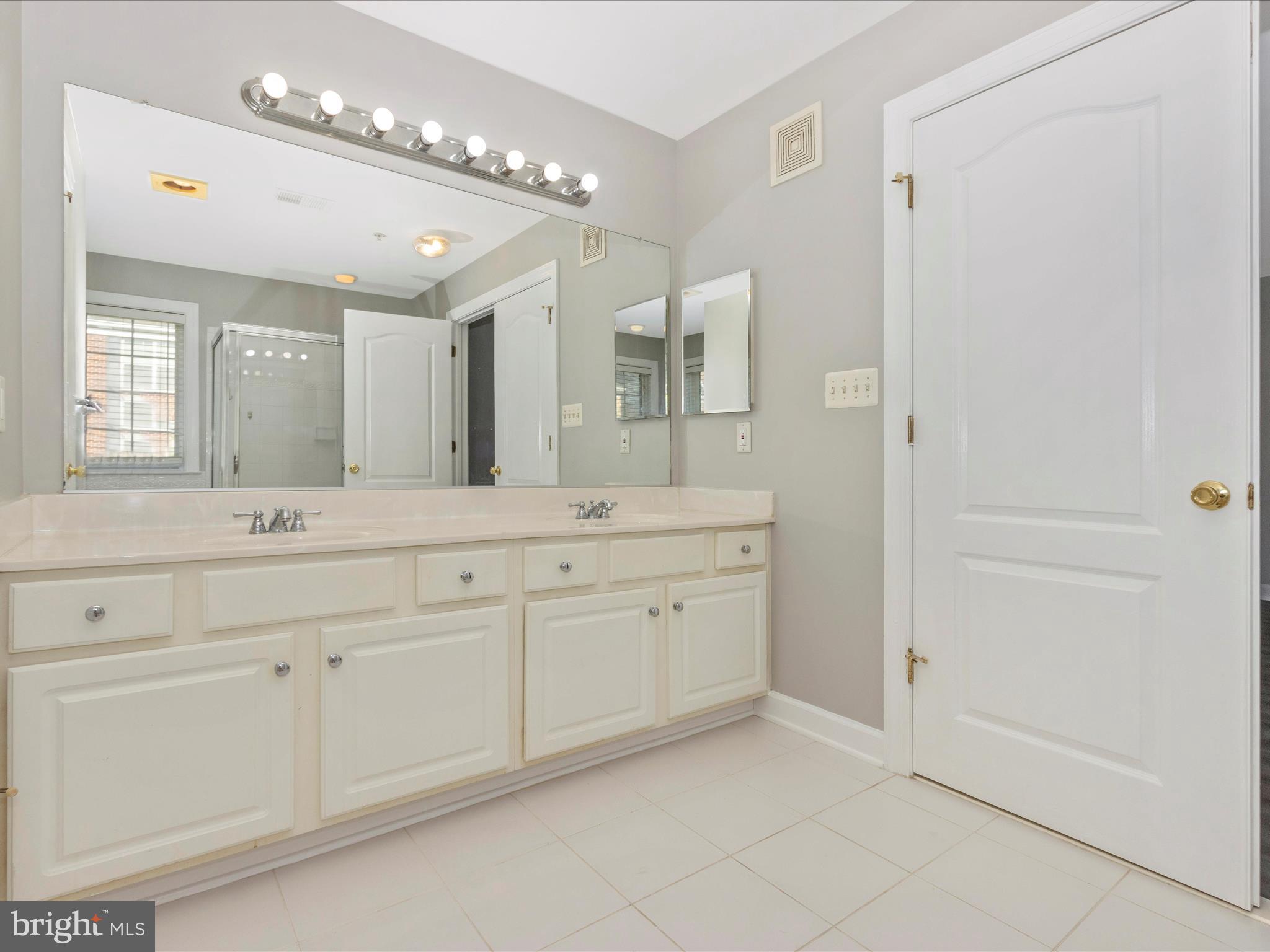 3526 Carriage Walk Ln #37-D