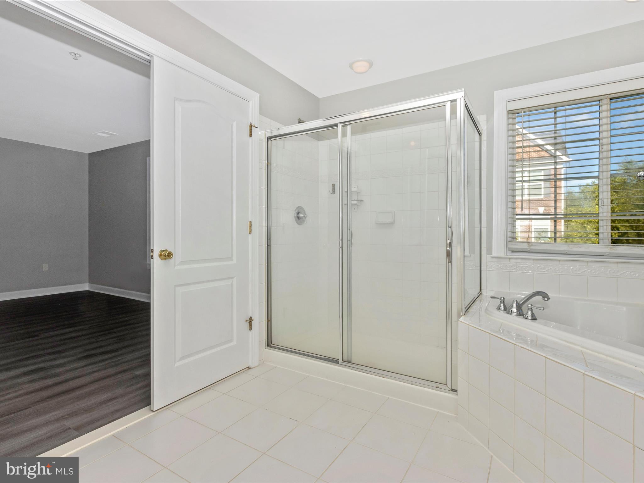 3526 Carriage Walk Ln #37-D