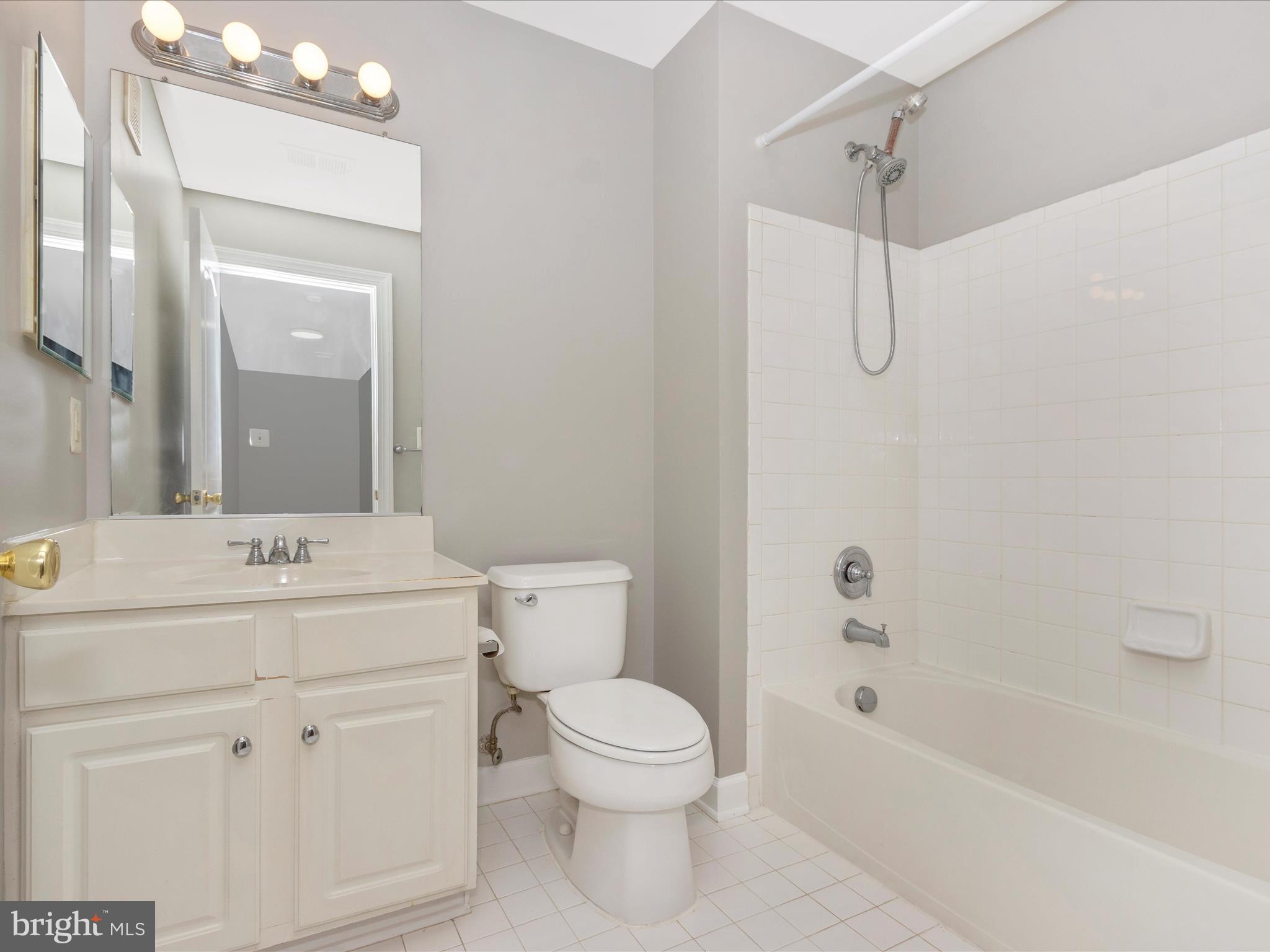 3526 Carriage Walk Ln #37-D