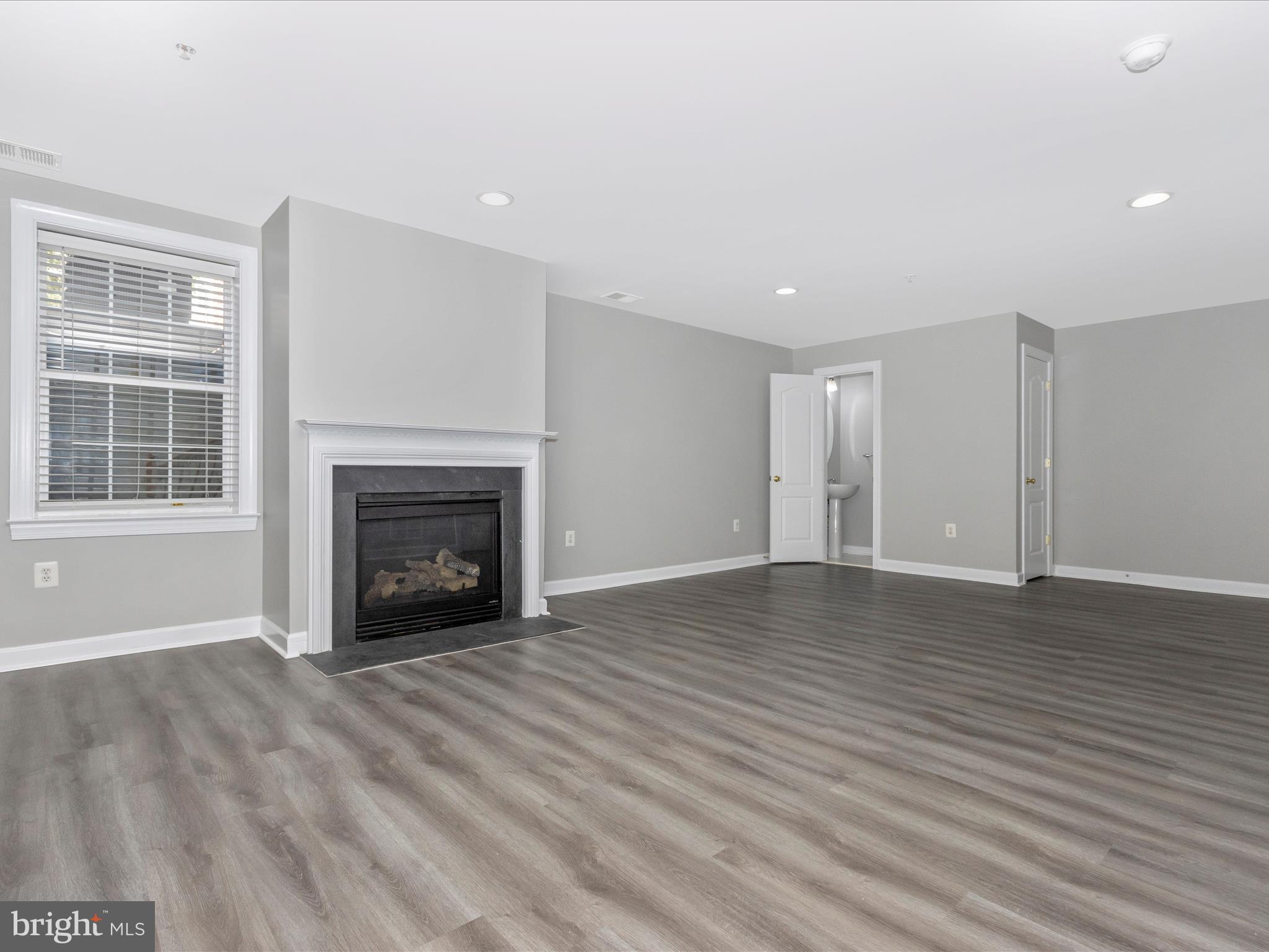 3526 Carriage Walk Ln #37-D