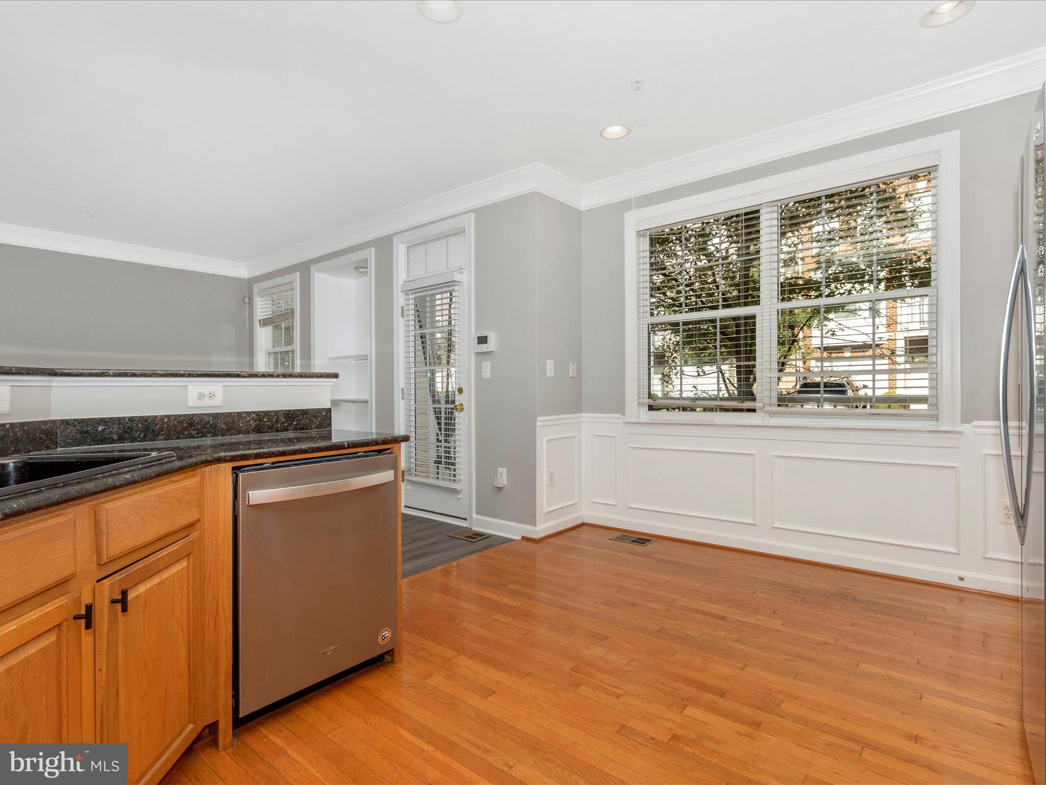 3526 Carriage Walk Ln #37-D