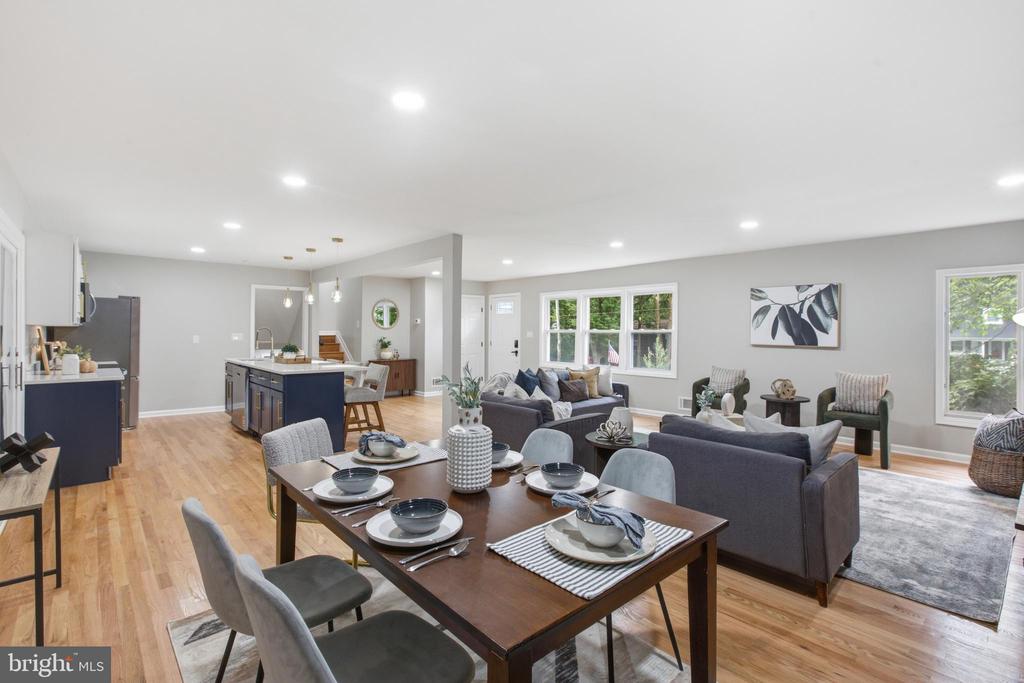 896 FOREST LANE