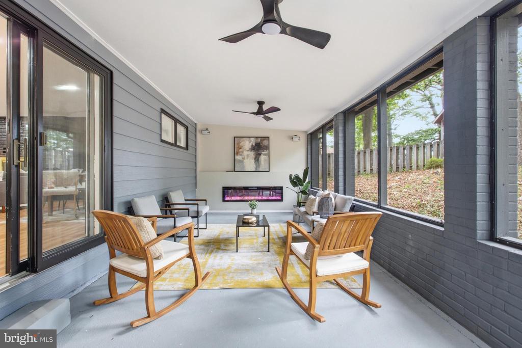 896 FOREST LANE
