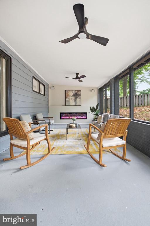 896 FOREST LANE