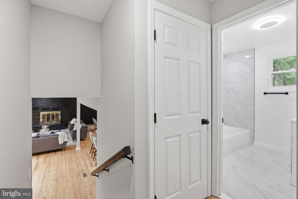 896 FOREST LANE