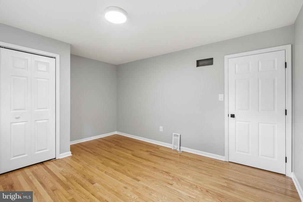 896 FOREST LANE