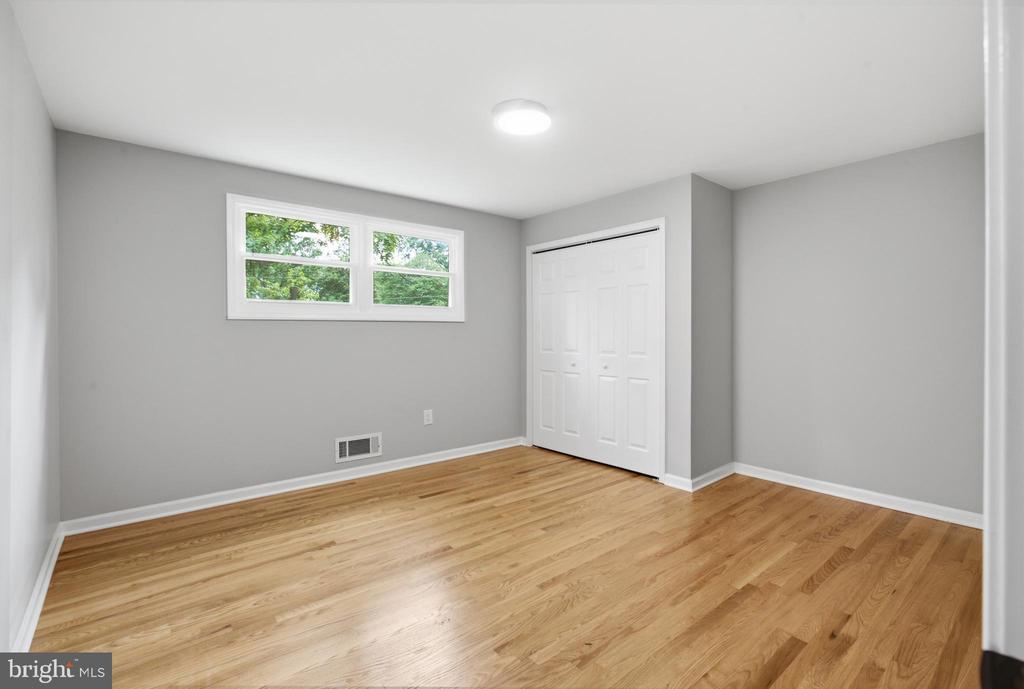 896 FOREST LANE