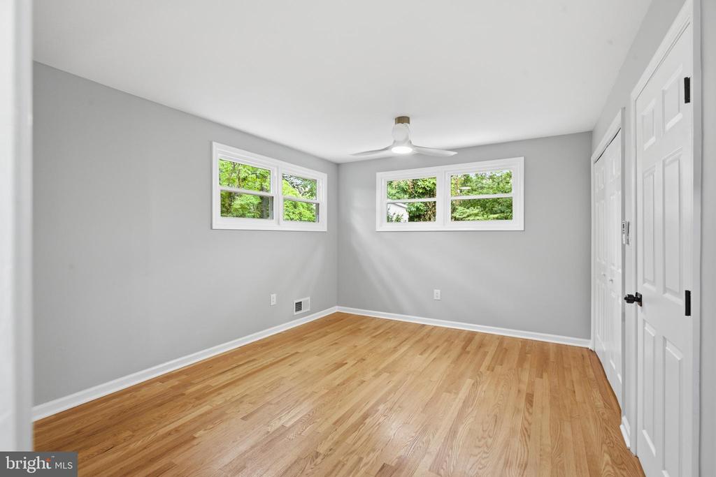 896 FOREST LANE