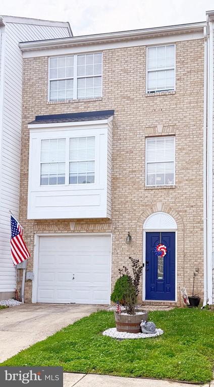 8174 WOODLAND LANE