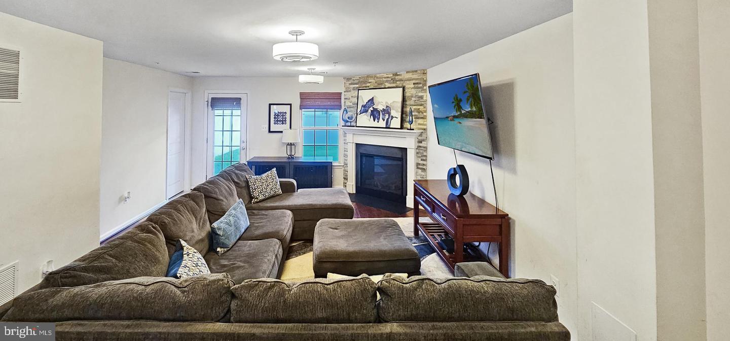 5353 Blue Crab Ln