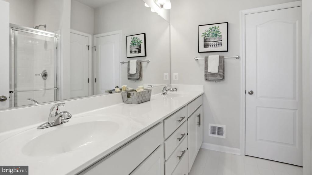 19614 Village Walk Dr