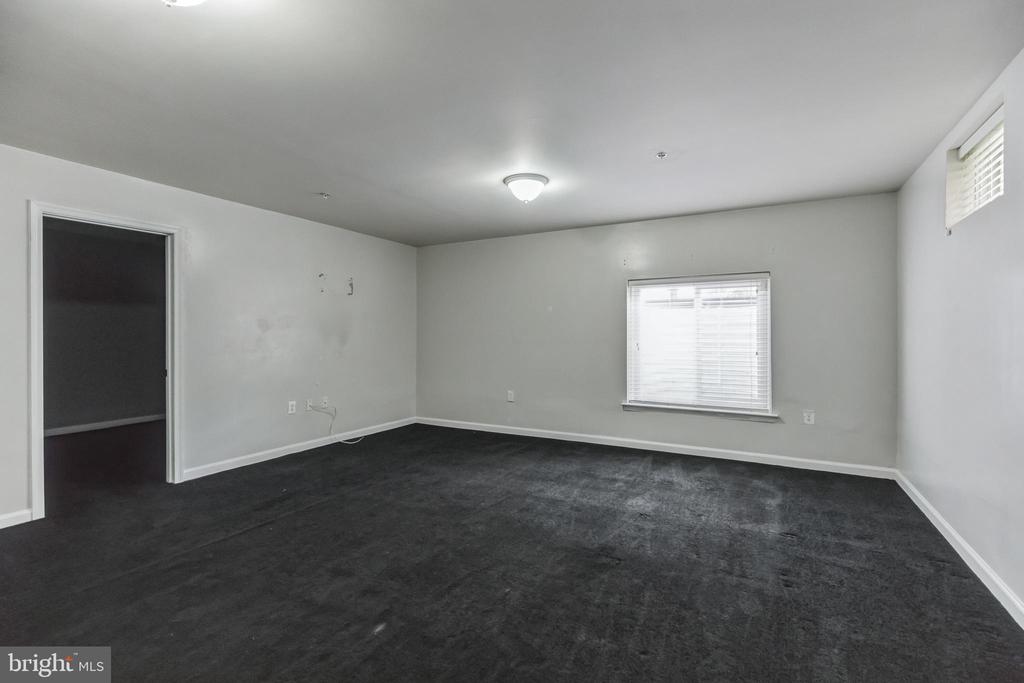 15708 Chadsey Ln