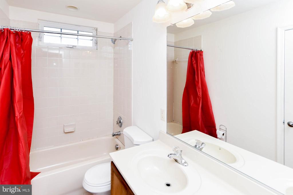 3207 Valley Forest Dr