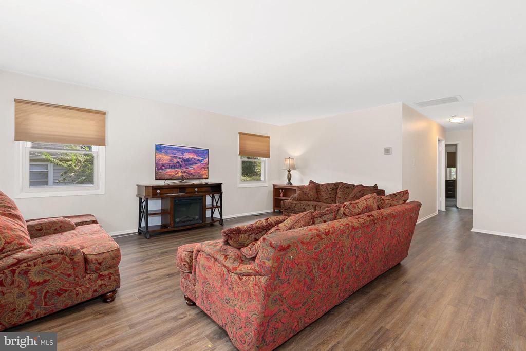 12004 Marvel Ln