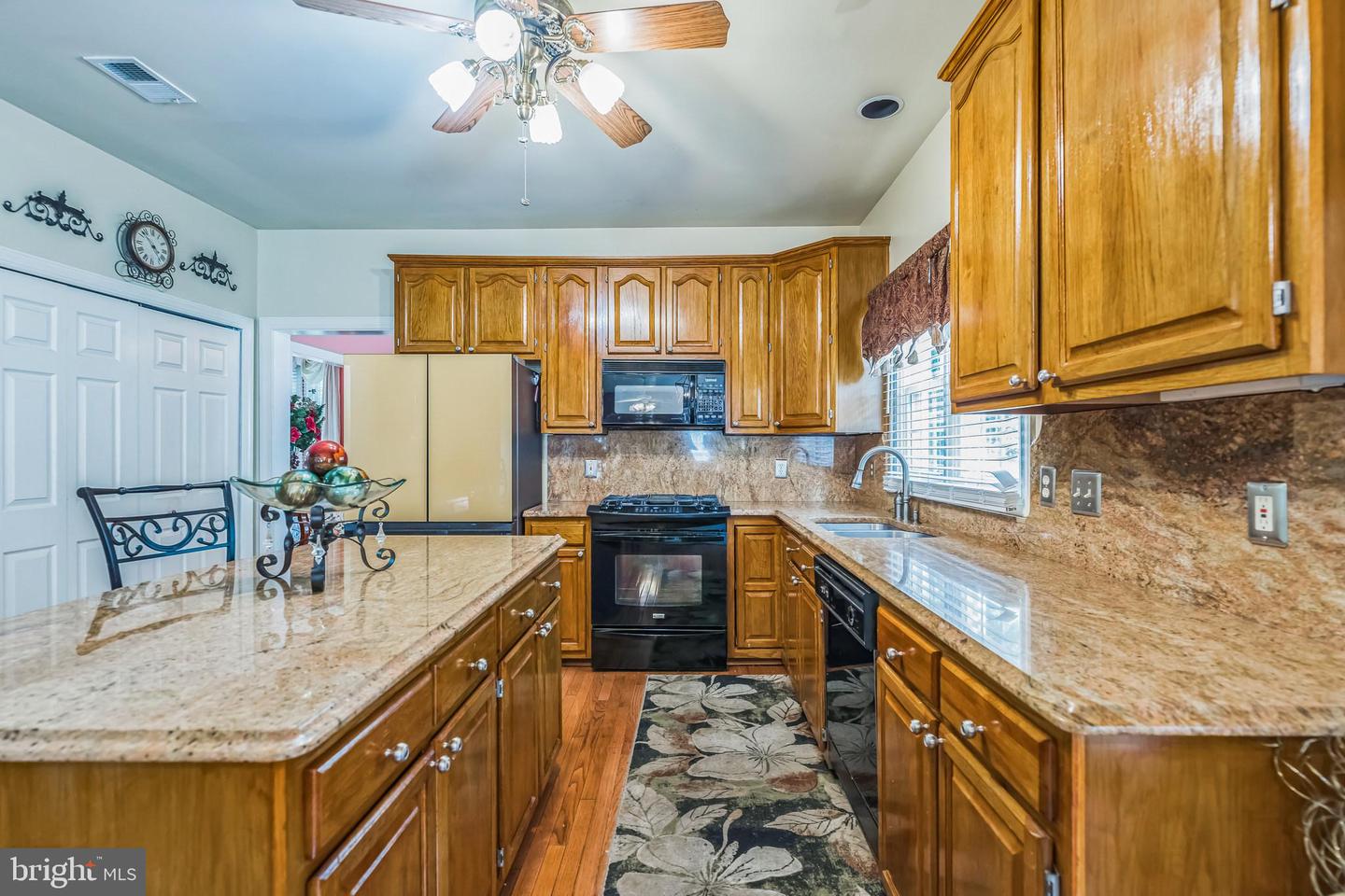 10417 Foxlake Dr
