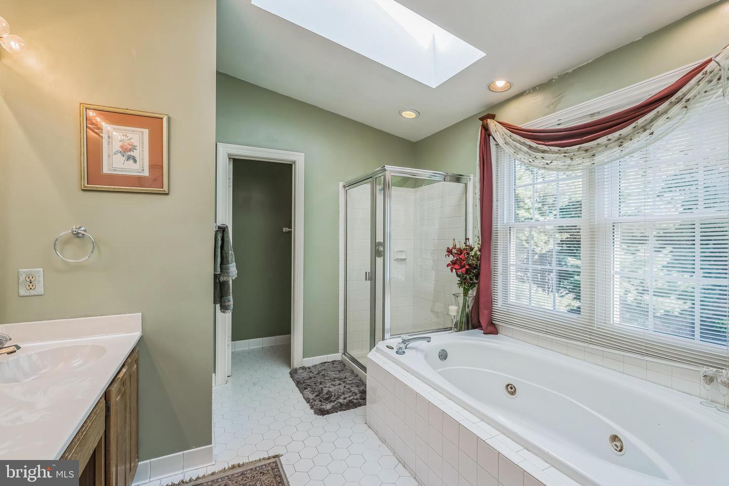 10417 Foxlake Dr