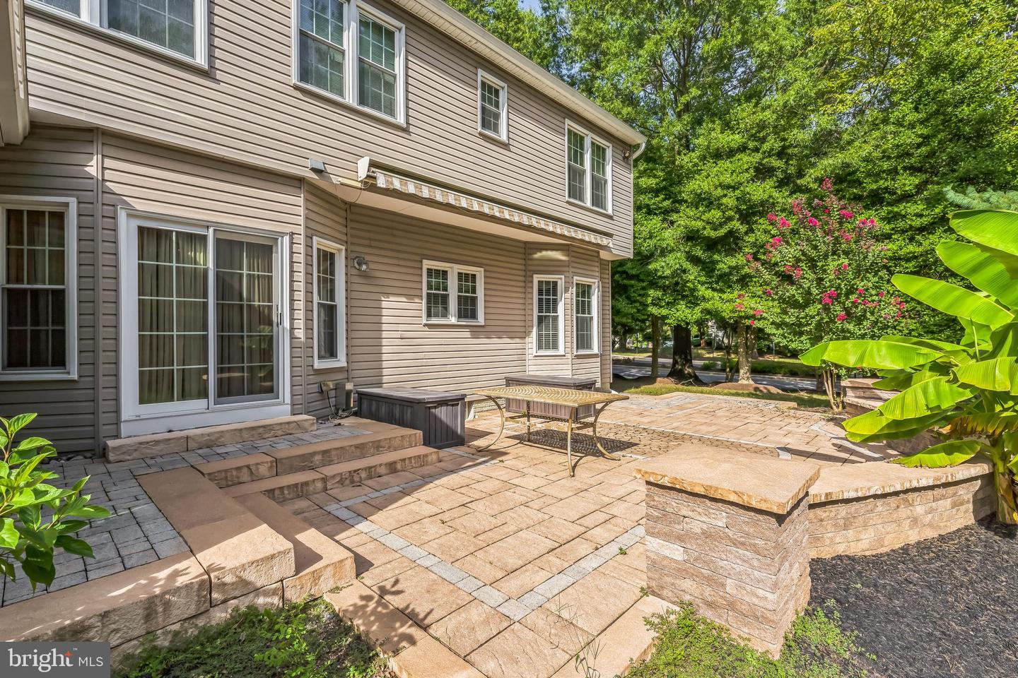 10417 Foxlake Dr