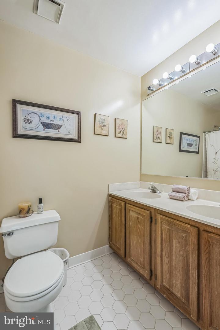 10417 Foxlake Dr