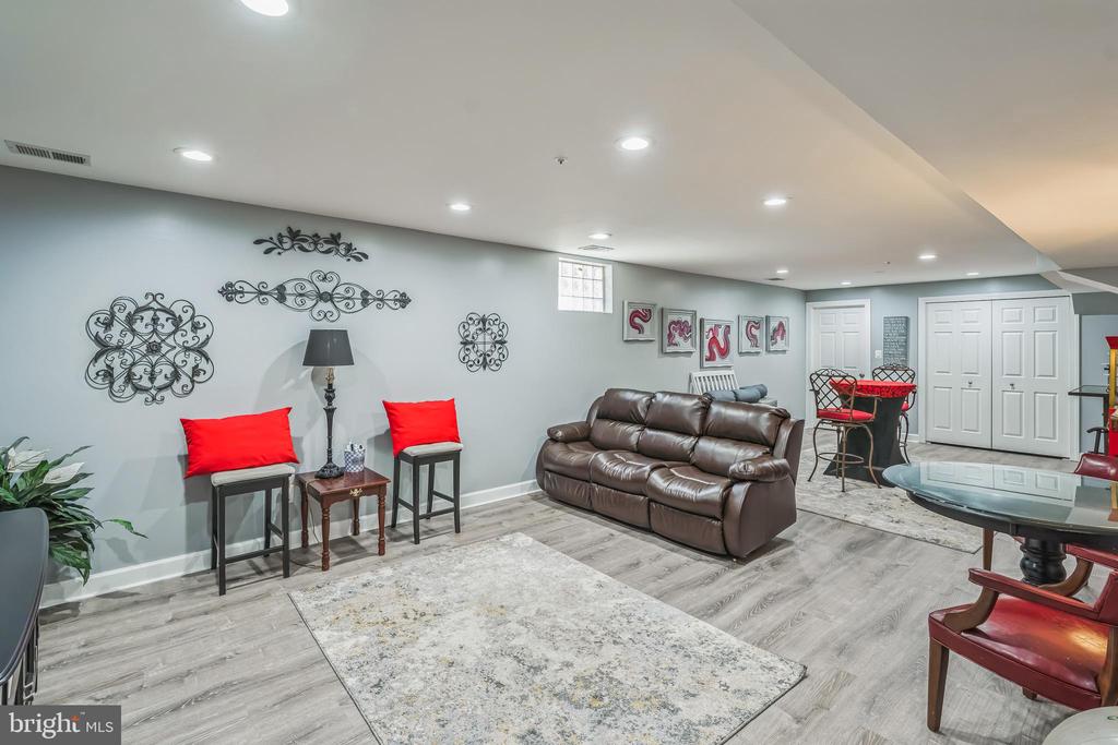 10417 Foxlake Dr