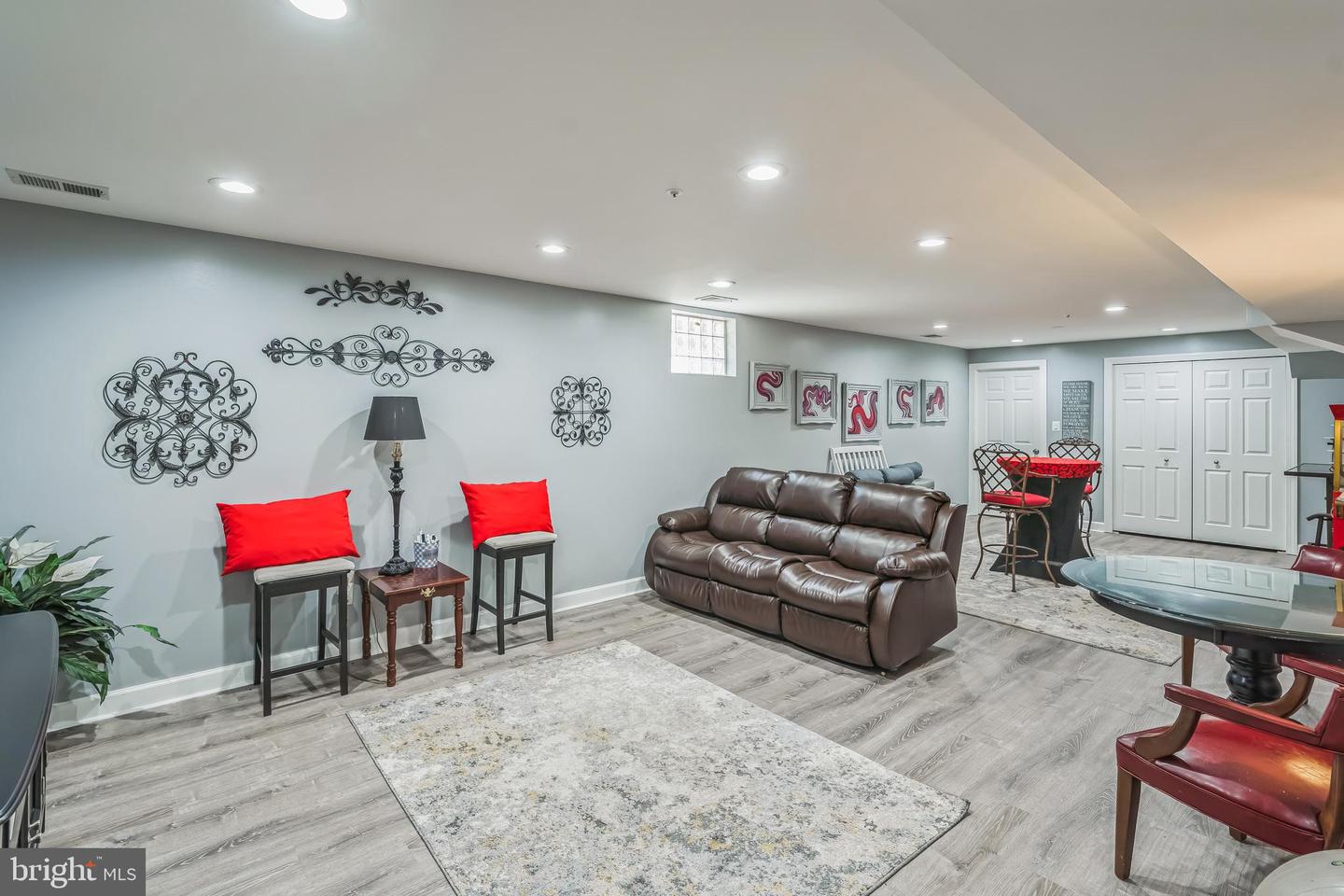 10417 Foxlake Dr