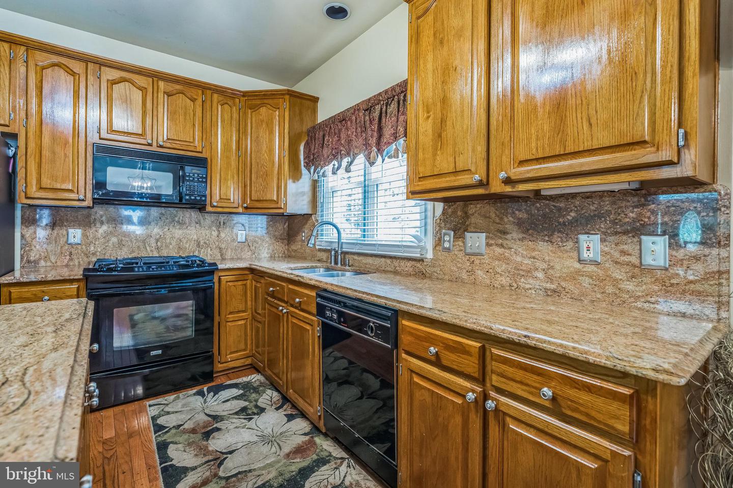 10417 Foxlake Dr