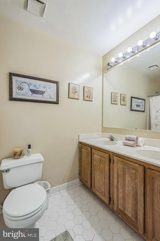 10417 Foxlake Dr