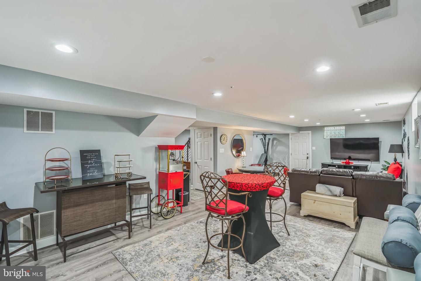 10417 Foxlake Dr