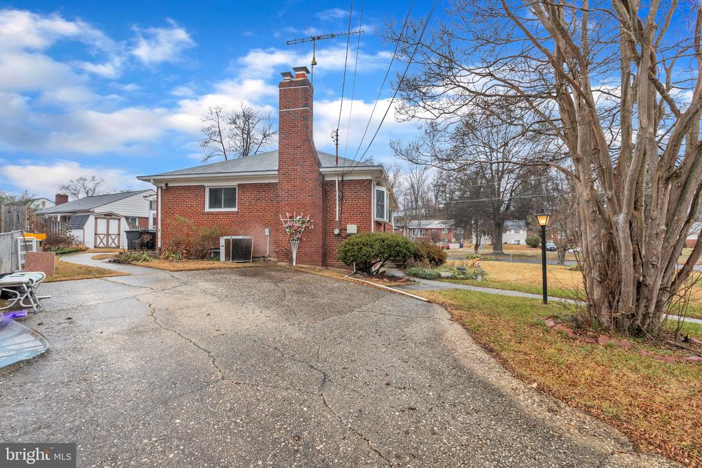 2501 Lorring Dr