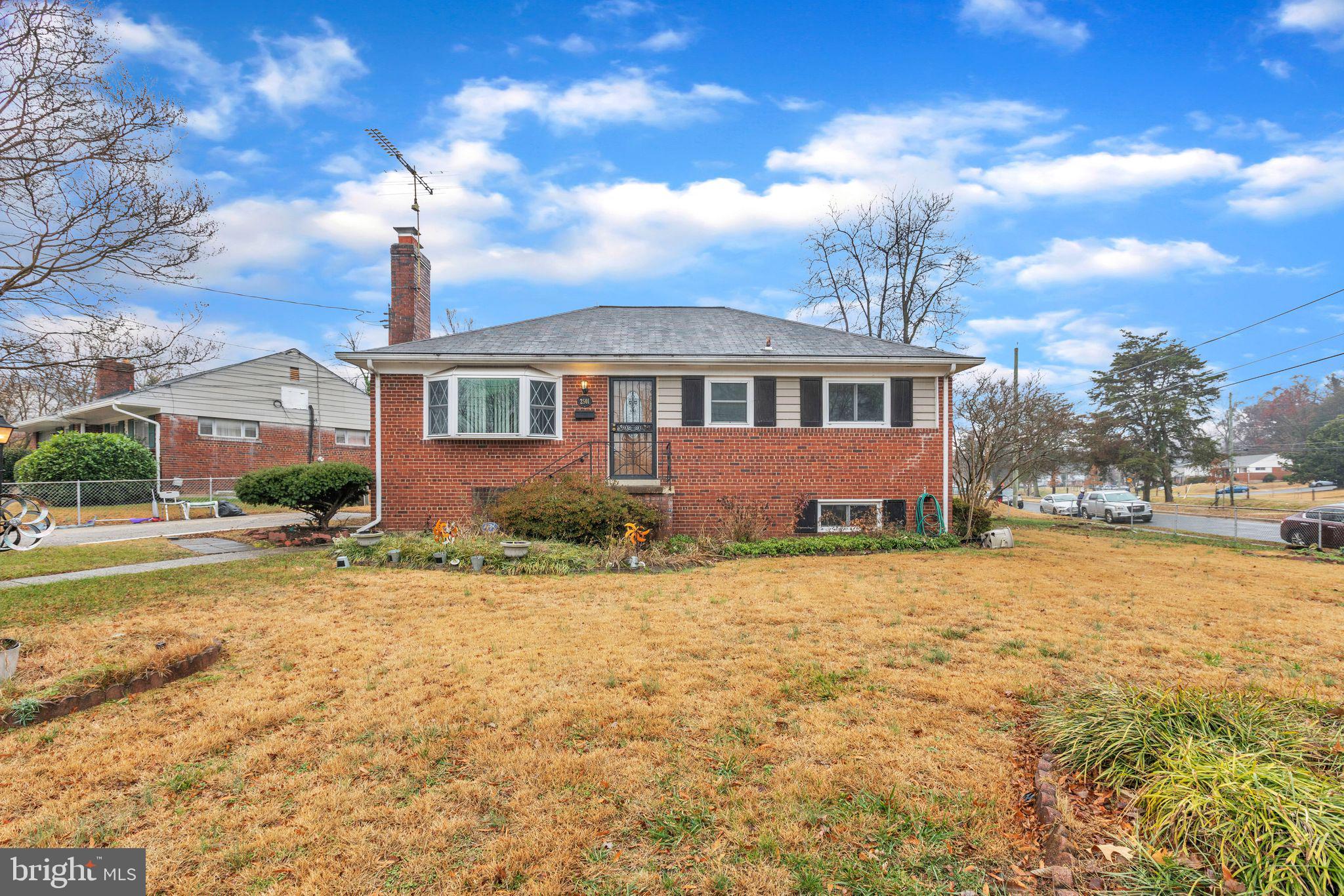 2501 Lorring Dr