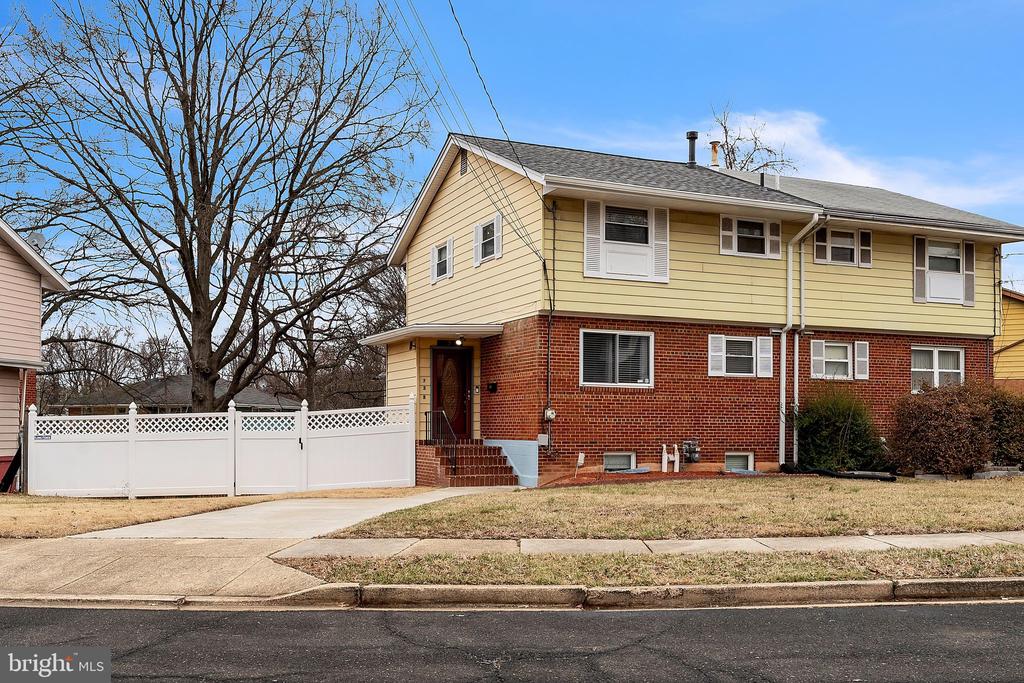 735 Booker Dr