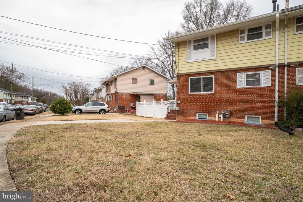 735 Booker Dr