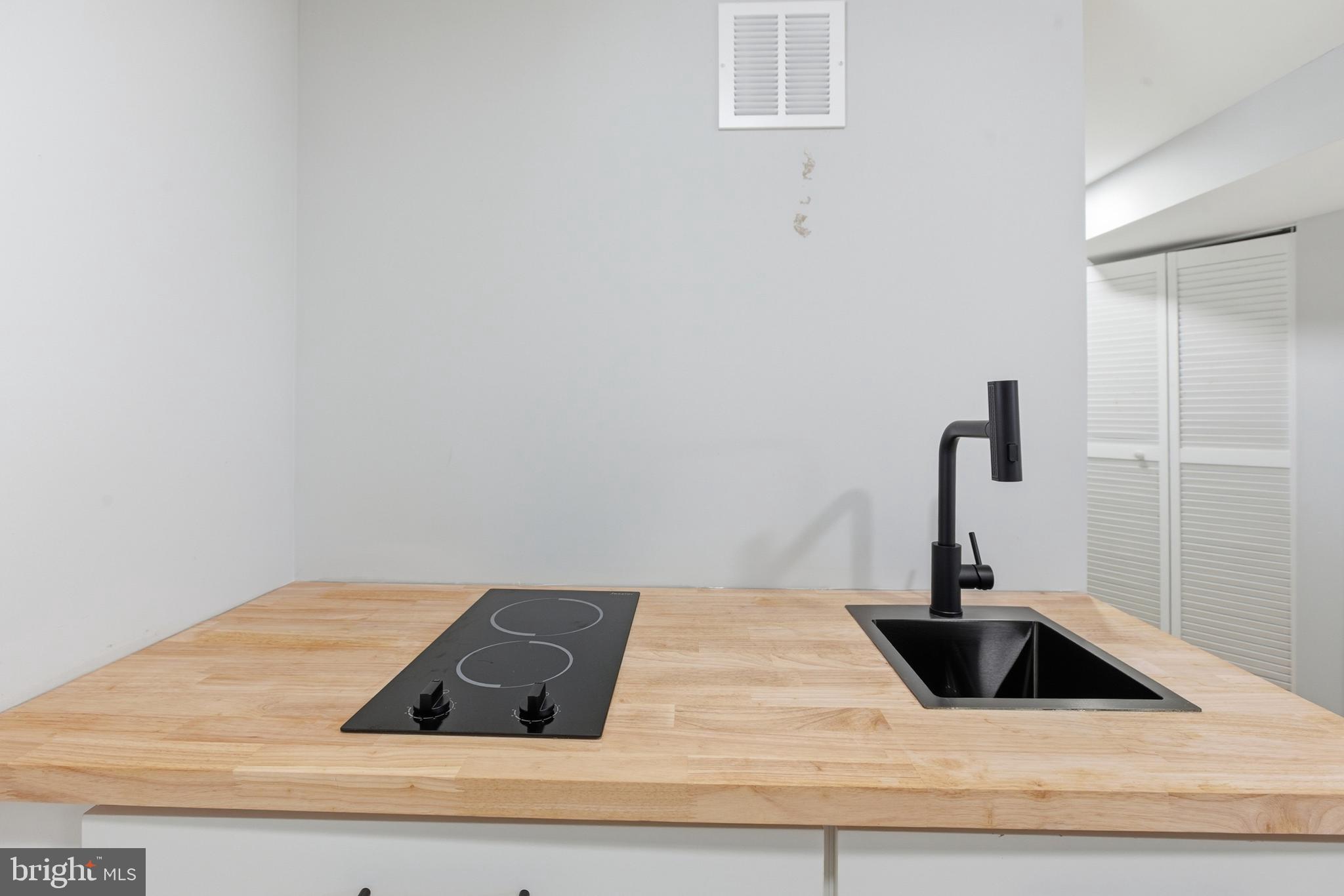 1020 CARRINGTON AVENUE