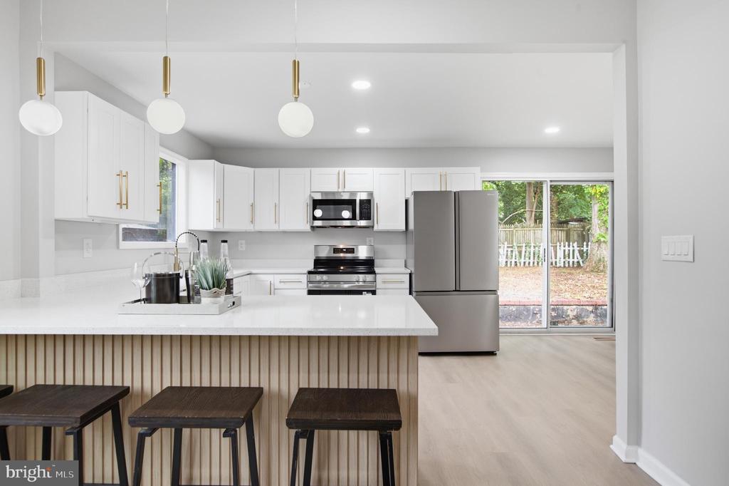 5005 HOLLYWOOD ROAD